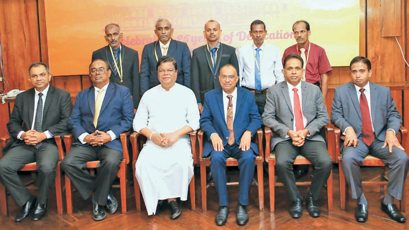 Long-service award recipients with the Minister and the senior management of the Company.  Pix by Chinthaka Kumarasinghe and Rukmal Gamage