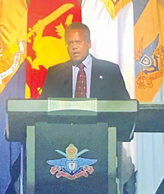 Prof. Patrick Mendis delivering a lecture at General Sir John Kotelawala Defence University