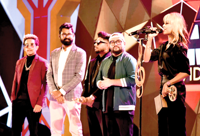 Yohani accepting the award for the “Most Popular Music Video of 2021”