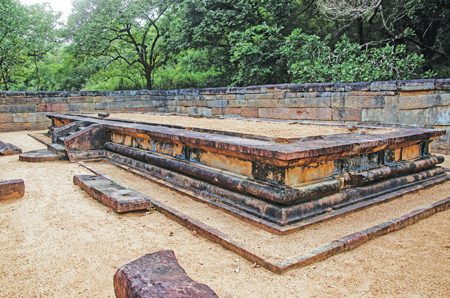 A stone meditative passage