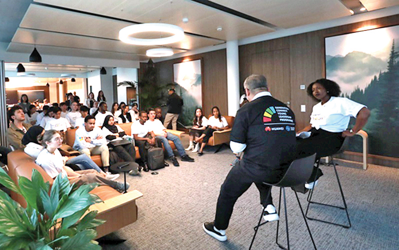 Michael Yang, CEO of Huawei Switzerland, shares his journey with GCYLP fellows in Zurich