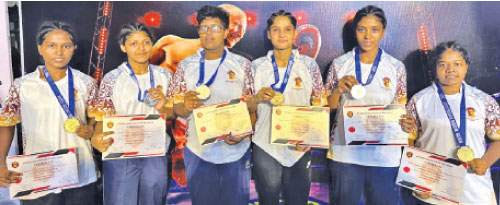 The Hemamali girls champion boxers comprising Chathuri Siriwardena, KAM Sandeepani, RMGS Ratnayake, HGS Sewwandi, UGSD Perera and  AMU Devindi