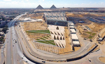 Museum with the three great pyramids in the background