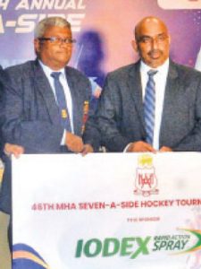 Manjula Weerakoon (right) director of Commercial, Haleon Lanka Pvt. Ltd presenting the sponsorship cheque to V. Balagobi, president of the MHA (Pic by Wimal Karunathilaka)