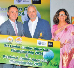 Andy Wirawan (left) GM of Prima Group presenting the sponsorship cheque to Ranil Pieris (centre) president of Sri Lanka Golf. Niloo Jayatilake Chairman of Junior development committee is on right(Pic by Ranjith Asanka)