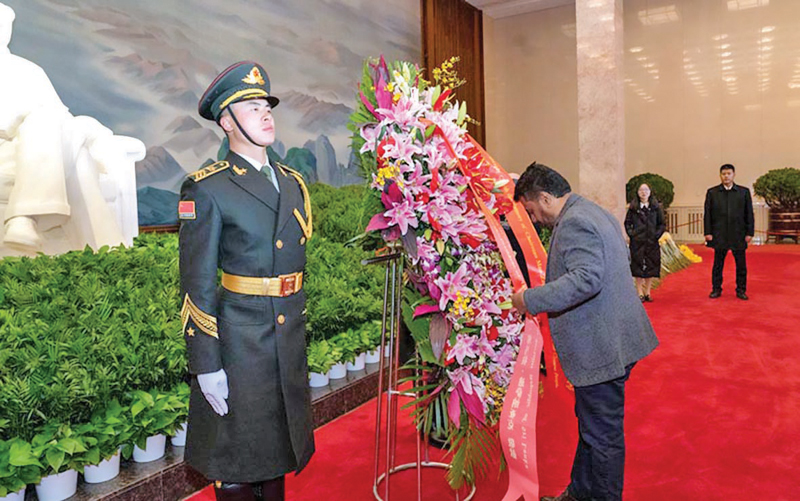 President Dissanayake offering floral tributes at the Mao Zedong Memorial, dedicated to the founding leader 
of the People’s Republic of China