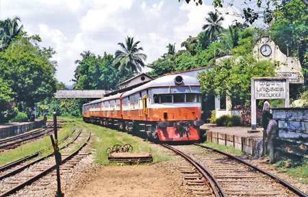 A train at the Padukka railway station 